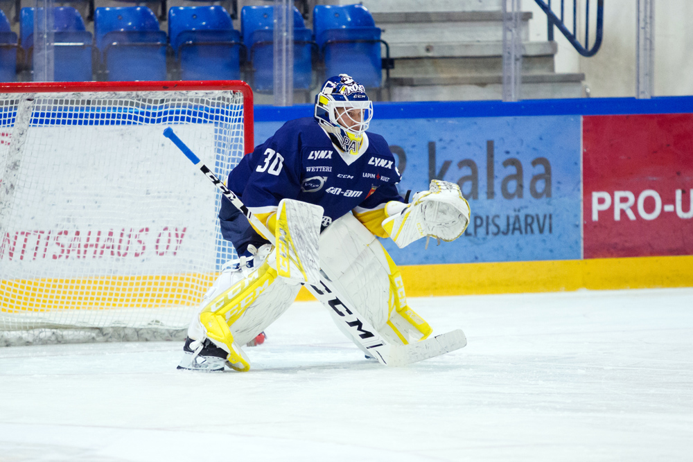 Paavo Hölsä Mestiksen lokakuun All Stars -kentälliseen – Kuudessa ottelussa 210 torjuntaa!